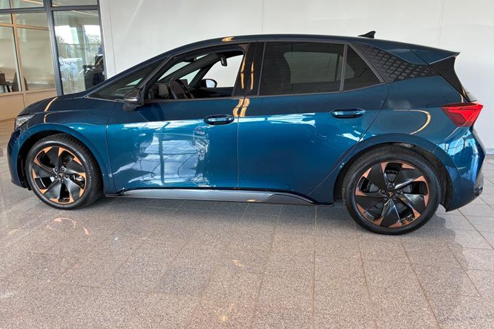 Blå Cupra Born fra 2025
