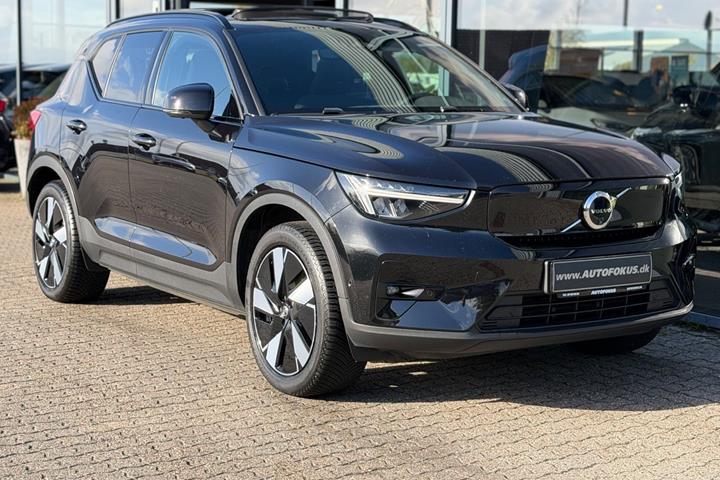 Sort Volvo XC40 fra 2023