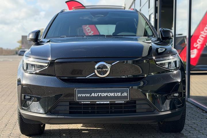 Sort Volvo XC40 fra 2023