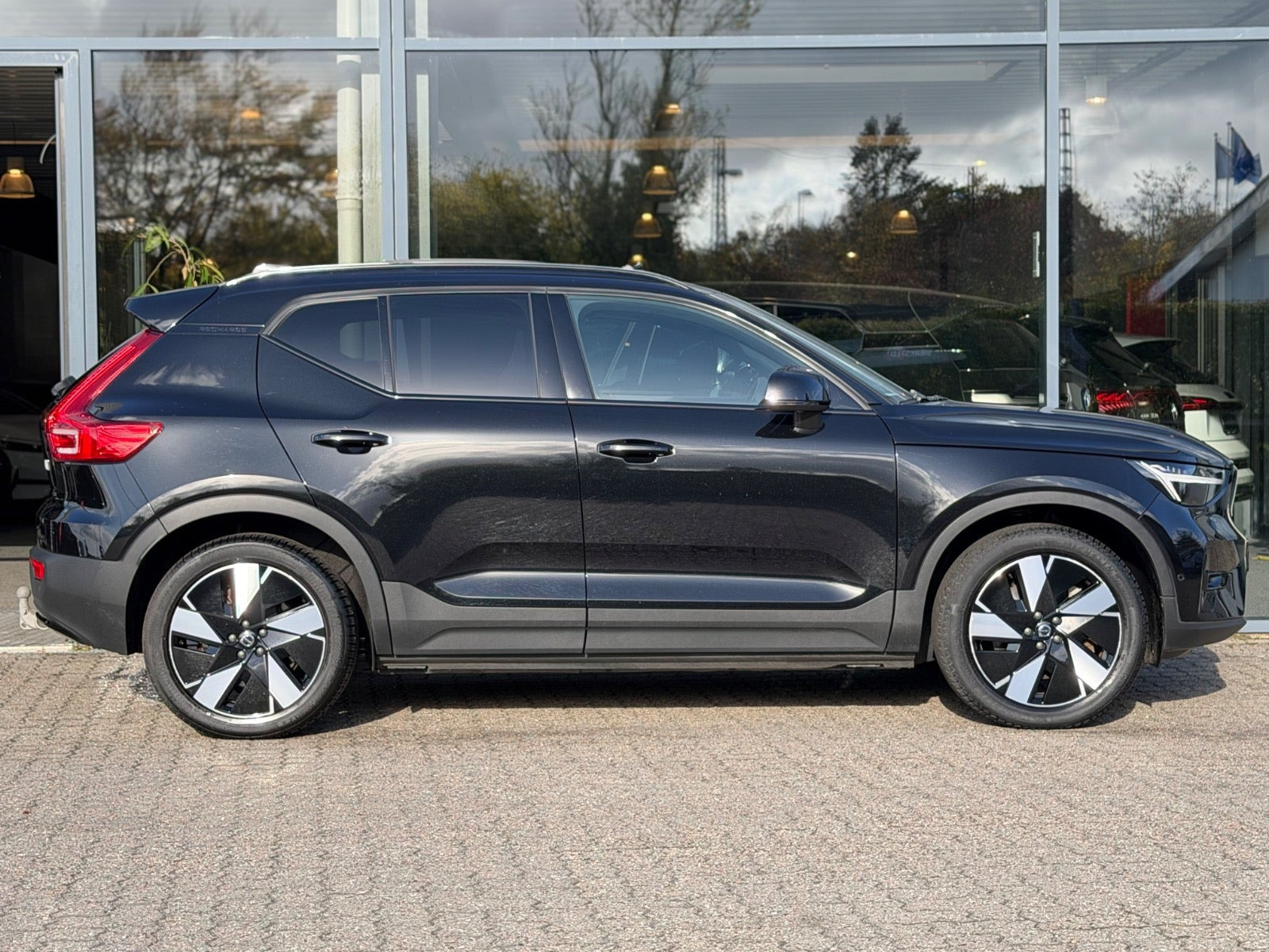 Sort Volvo XC40 fra 2023
