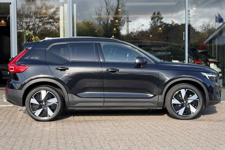 Sort Volvo XC40 fra 2023