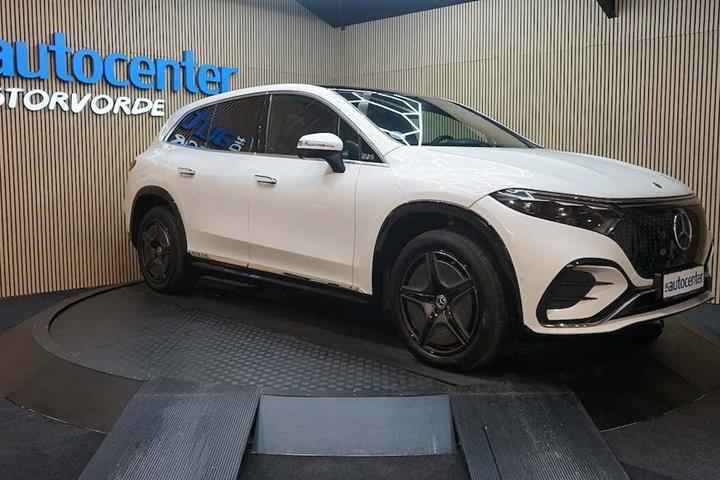 Hvid Mercedes EQS500 SUV fra 2024