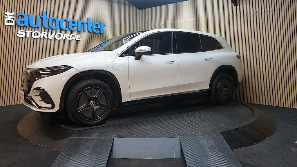 Hvid Mercedes EQS500 SUV fra 2024