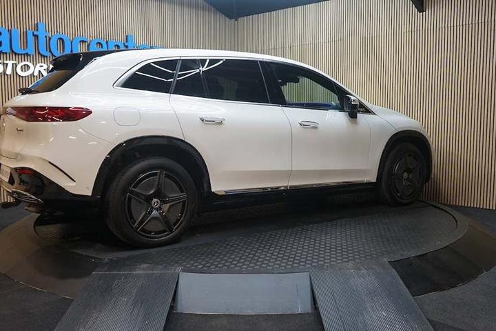 Hvid Mercedes EQS500 SUV fra 2024