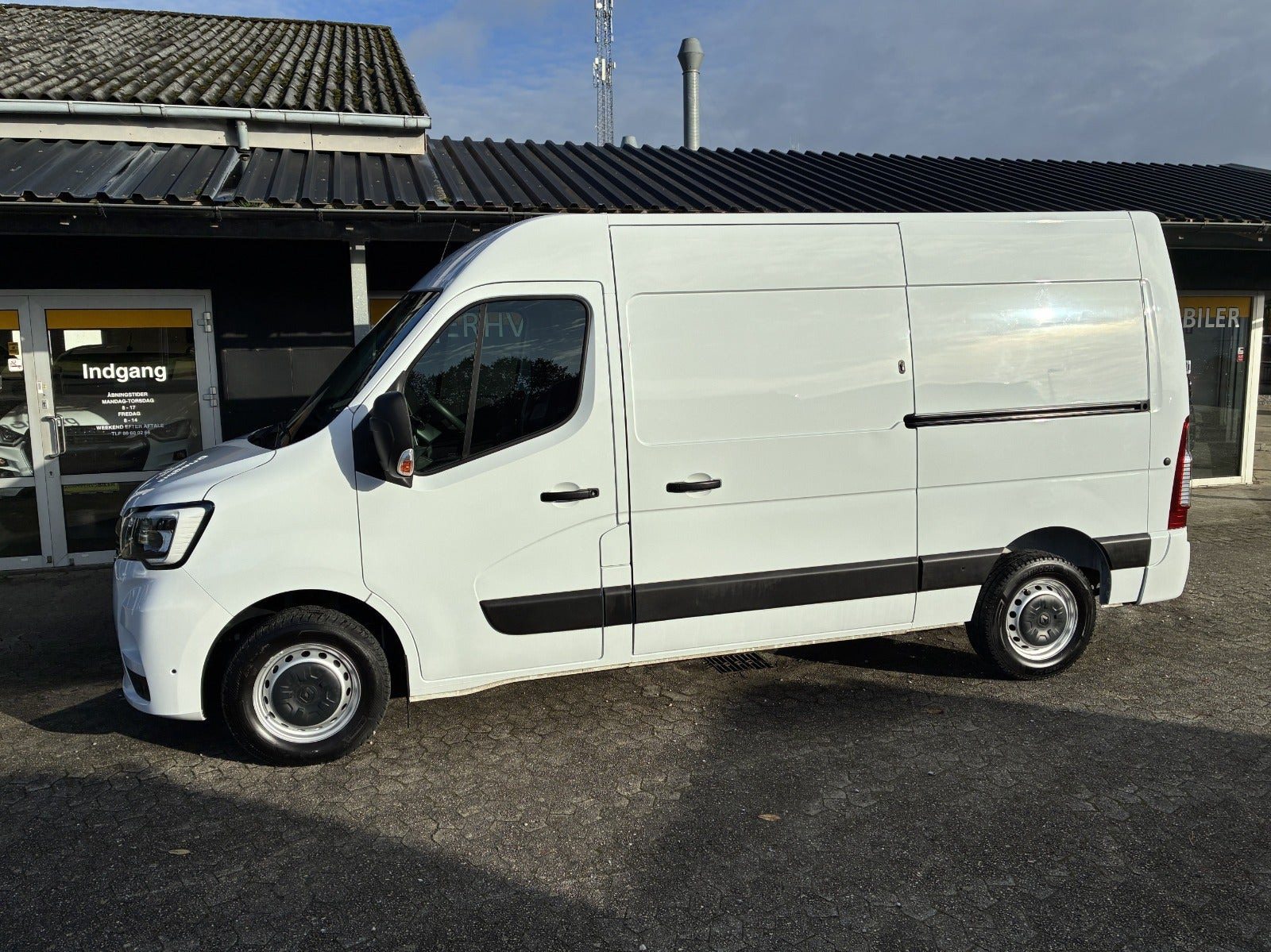 Renault Master IV T33 2,3 dCi 135 L2H2 Kassevogn