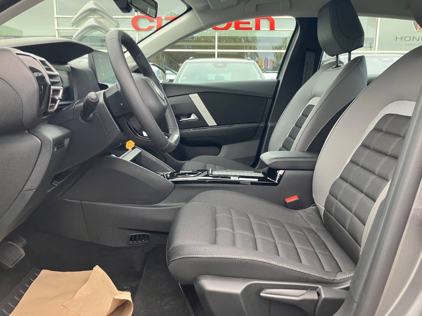 Grå Citroën ë-C4 X fra 2025