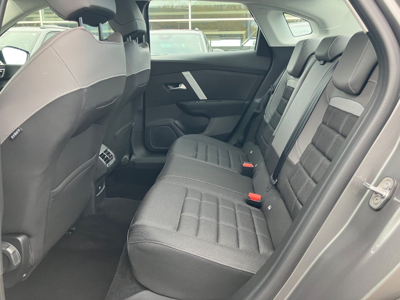 Grå Citroën ë-C4 X fra 2025