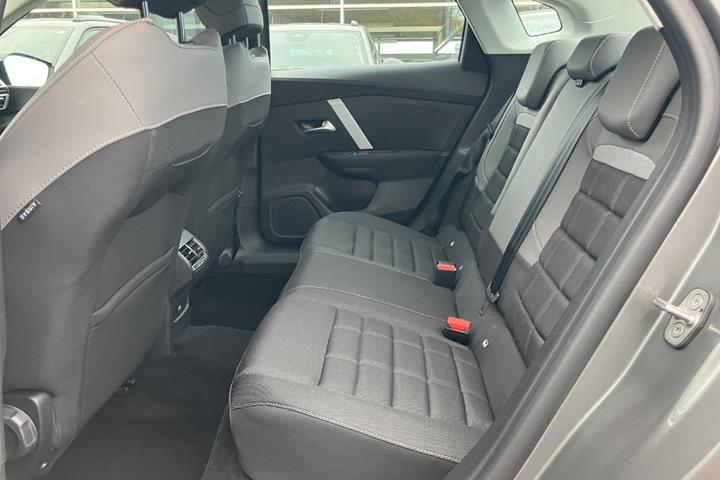 Grå Citroën ë-C4 X fra 2025