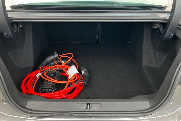 Grå Citroën ë-C4 X fra 2025