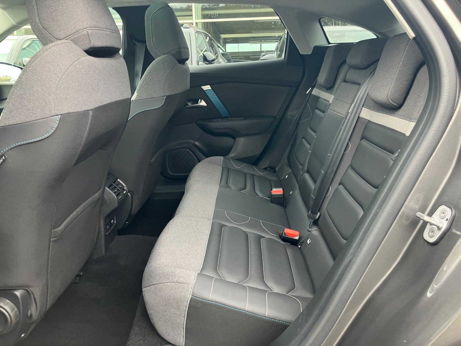 Grå Citroën ë-C4 fra 2023
