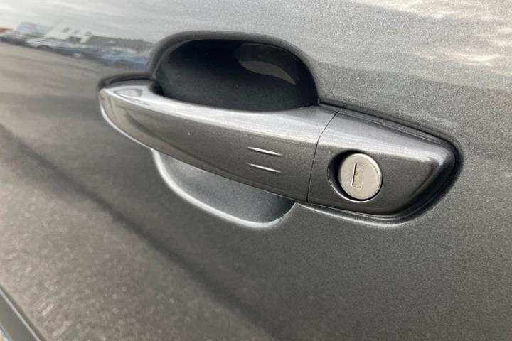 Grå Citroën ë-C4 fra 2023