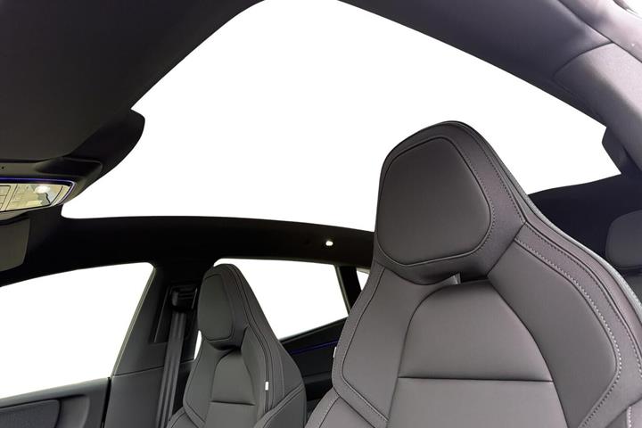 Hvid Polestar 4 fra 2026