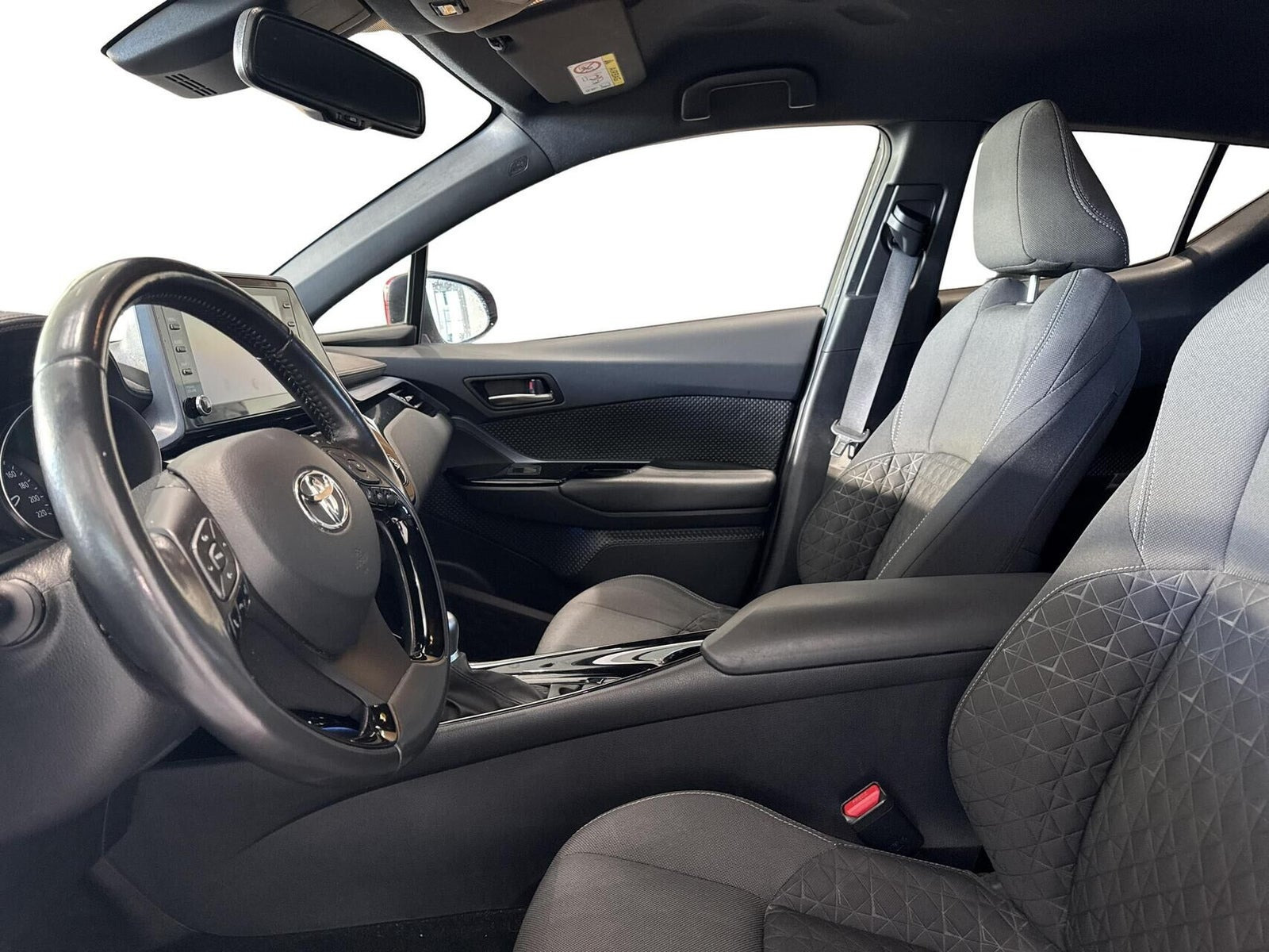 Rød Toyota C-HR fra 2022