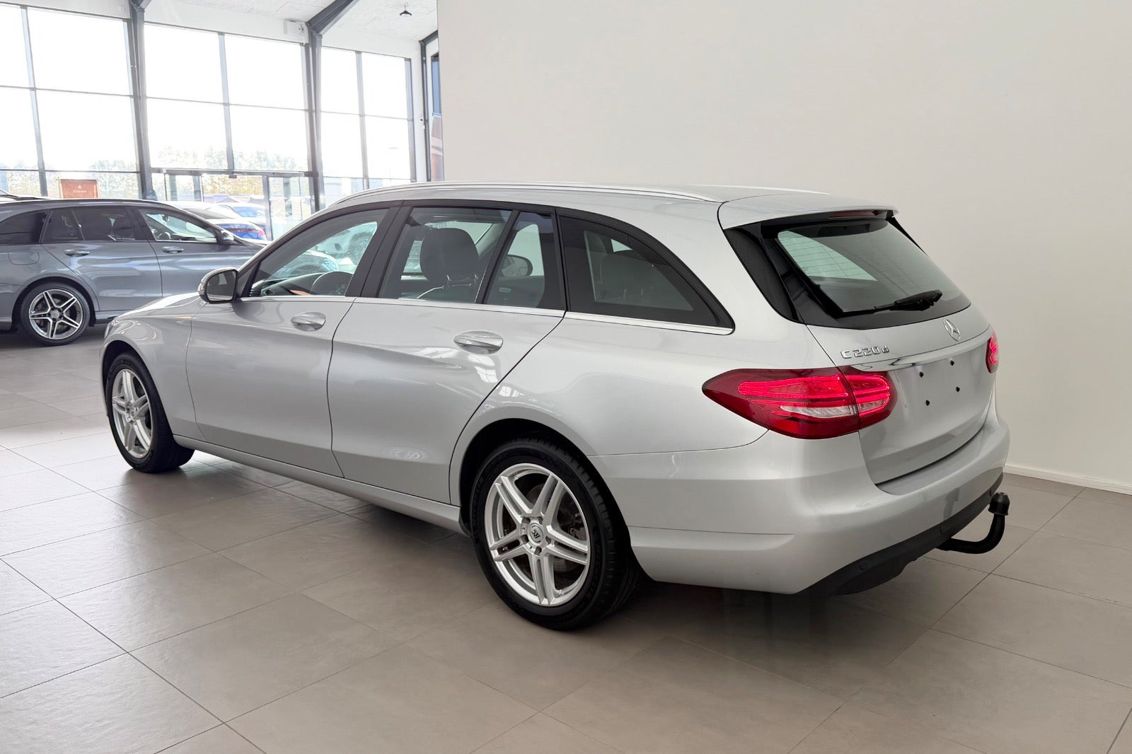 Sølv Mercedes C220 d fra 2017