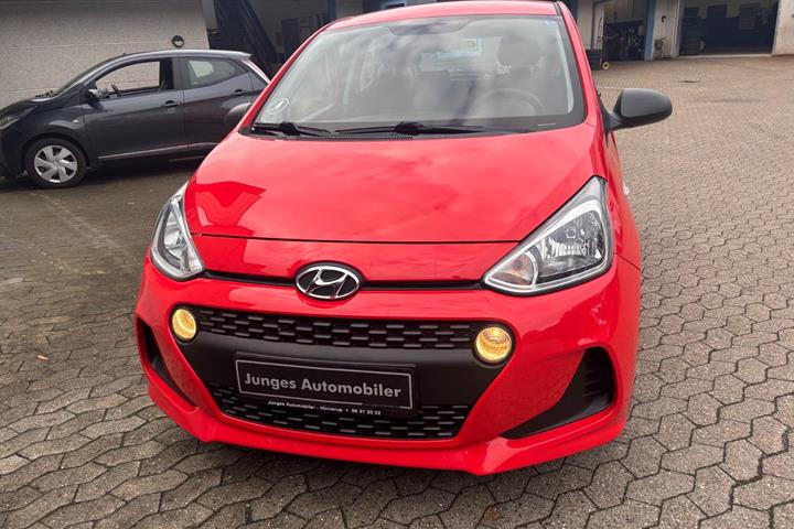 Rød Hyundai i10 fra 2019