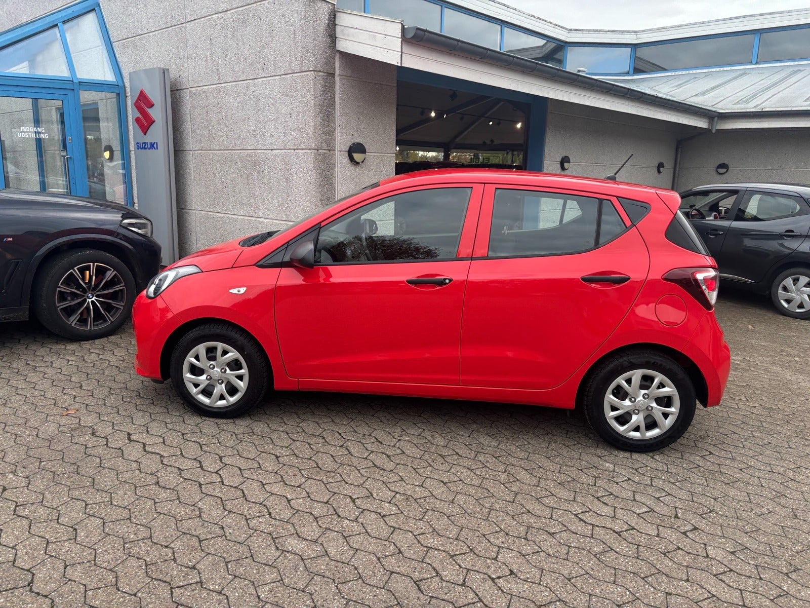 Rød Hyundai i10 fra 2019
