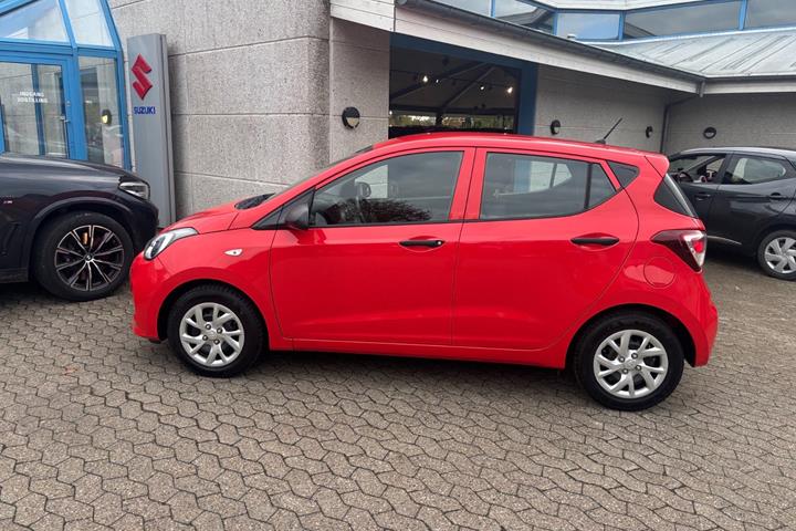 Rød Hyundai i10 fra 2019
