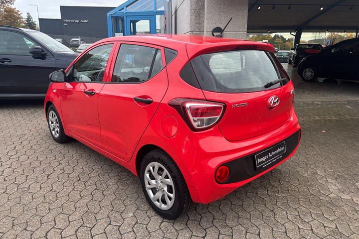 Rød Hyundai i10 fra 2019