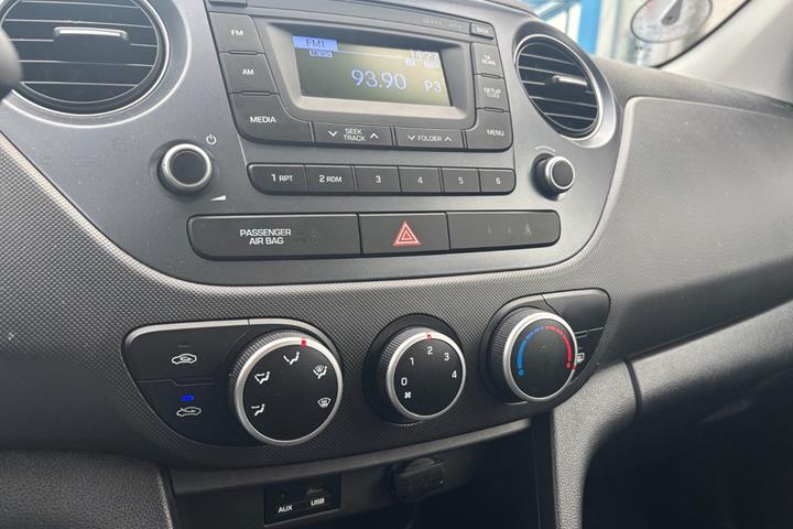 Rød Hyundai i10 fra 2019