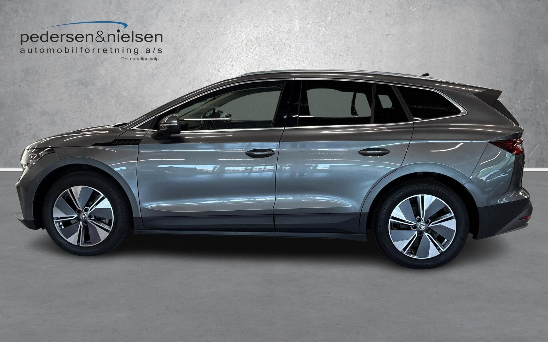 Grå Skoda Enyaq fra 2022