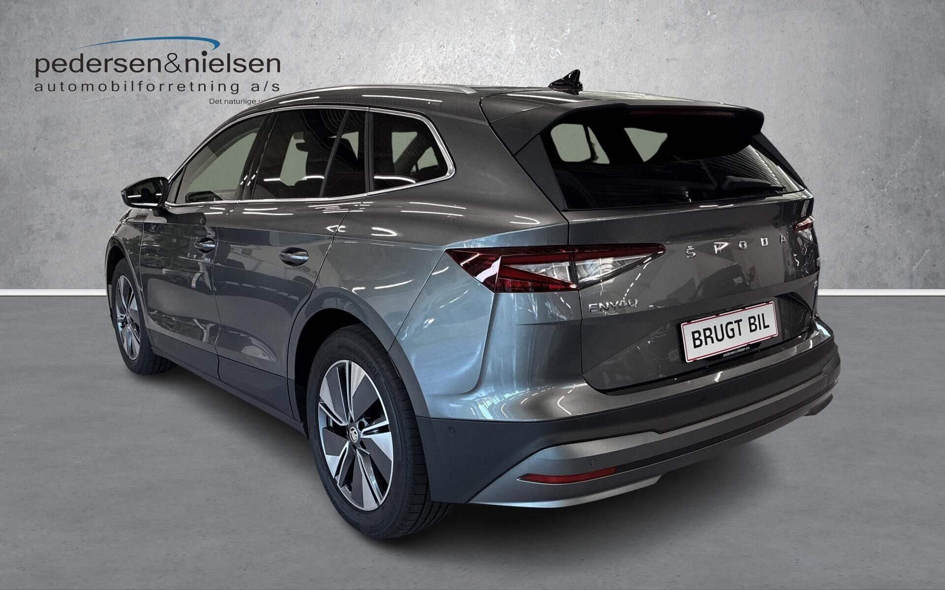 Grå Skoda Enyaq fra 2022
