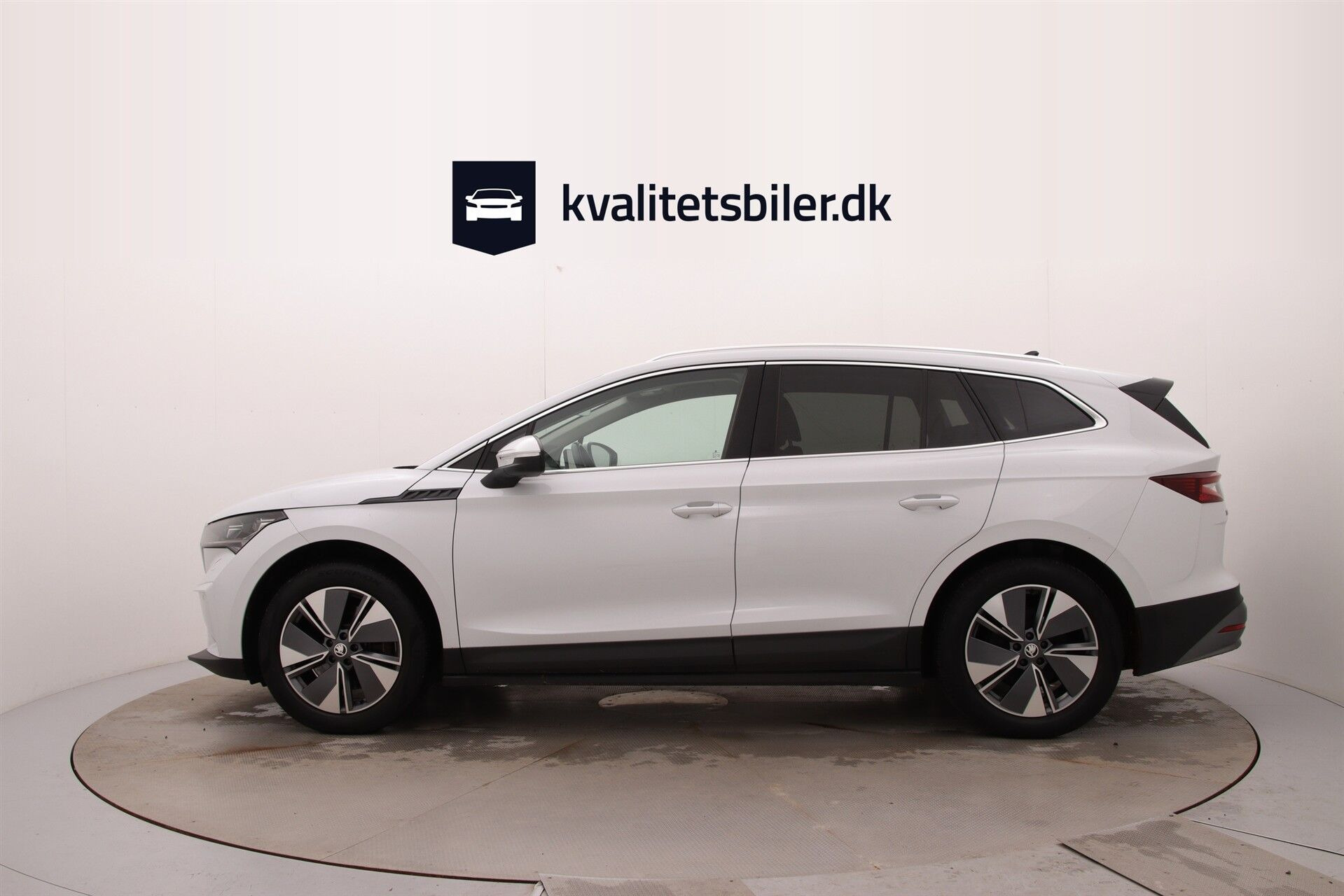 Hvid Skoda Enyaq fra 2023