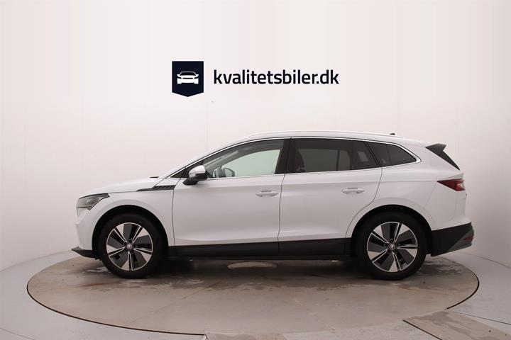 Hvid Skoda Enyaq fra 2023