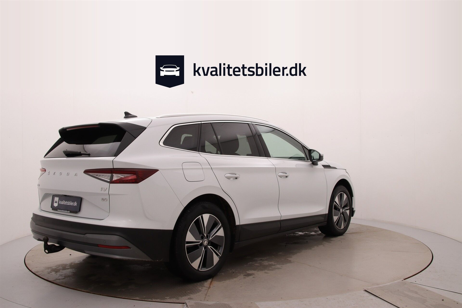 Hvid Skoda Enyaq fra 2023