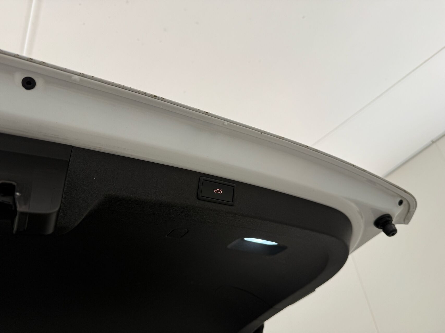 Hvid Skoda Enyaq fra 2023