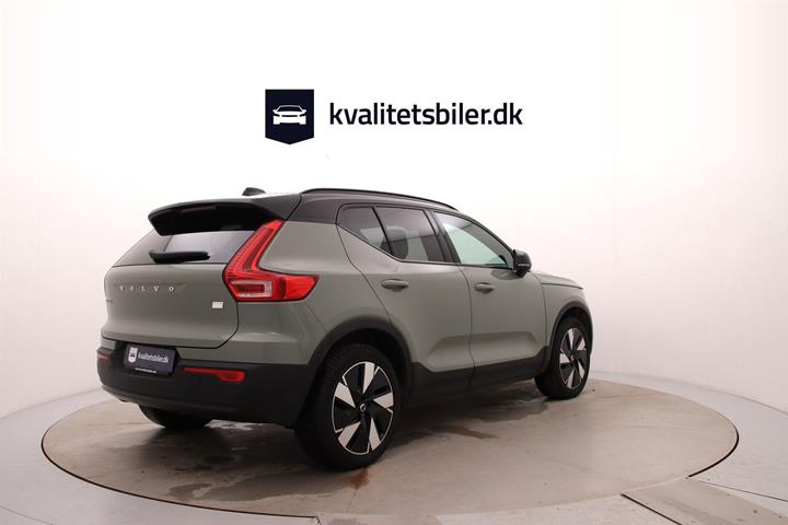 Grøn Volvo XC40 fra 2023