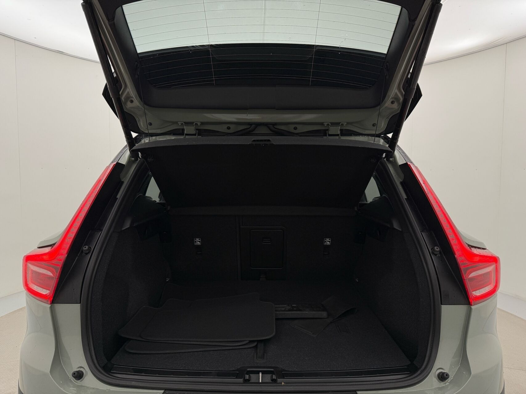 Grøn Volvo XC40 fra 2023
