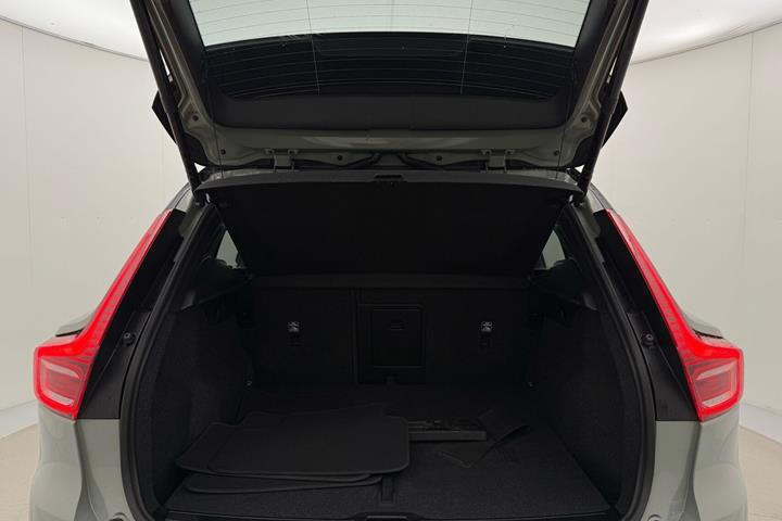 Grøn Volvo XC40 fra 2023