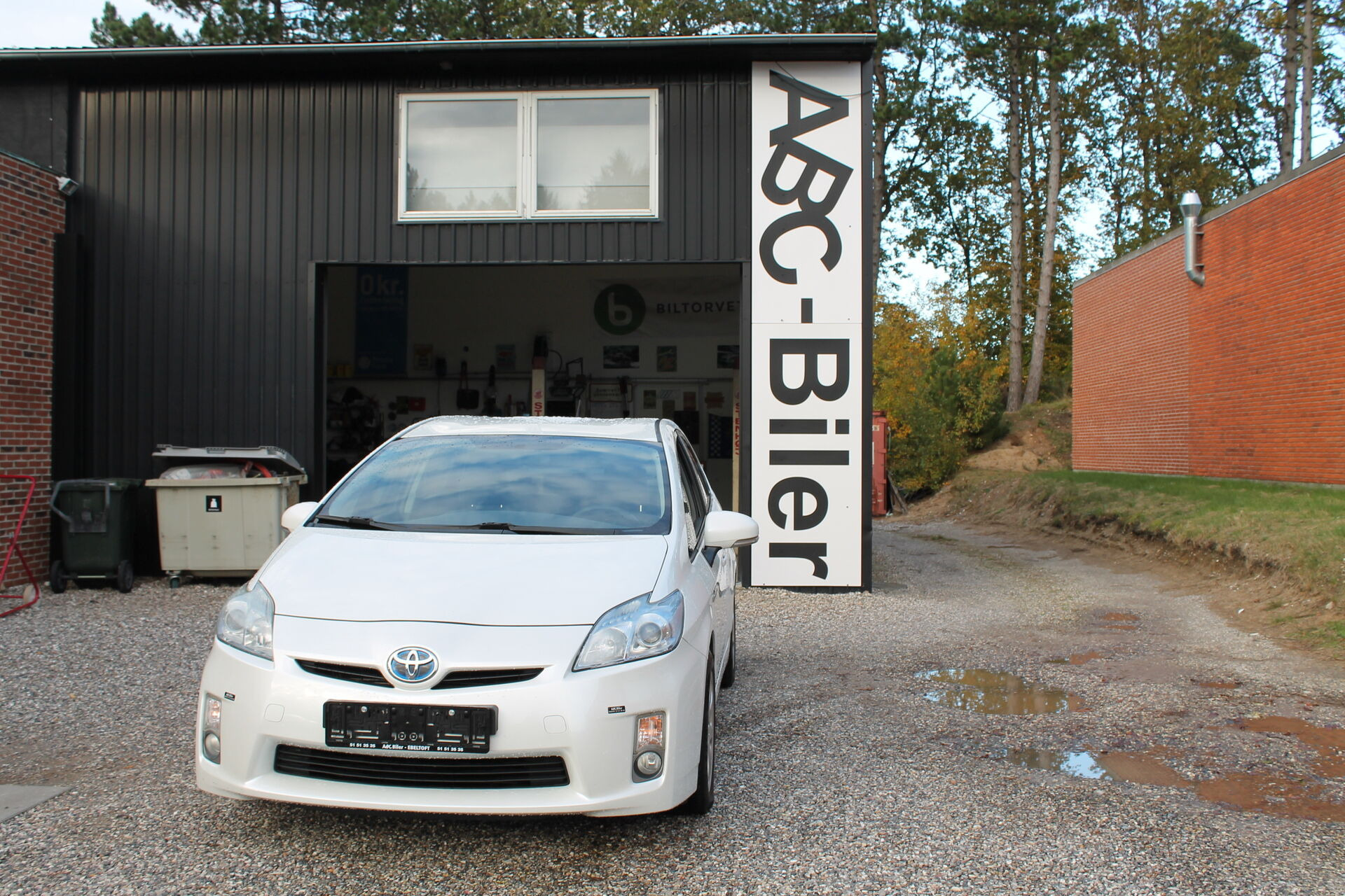 Hvid Toyota Prius fra 2011