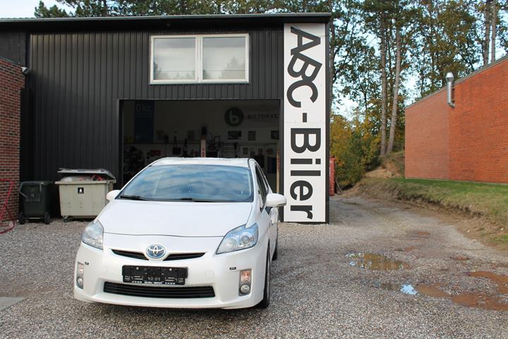 Hvid Toyota Prius fra 2011