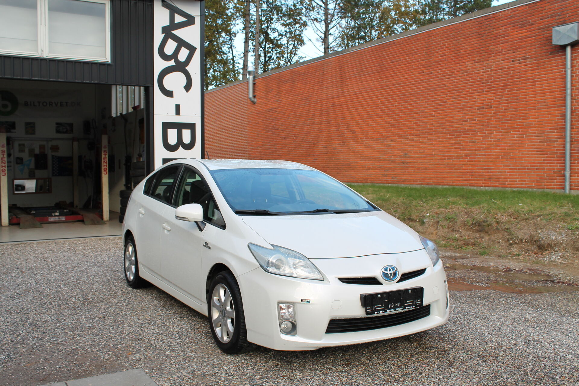 Hvid Toyota Prius fra 2011