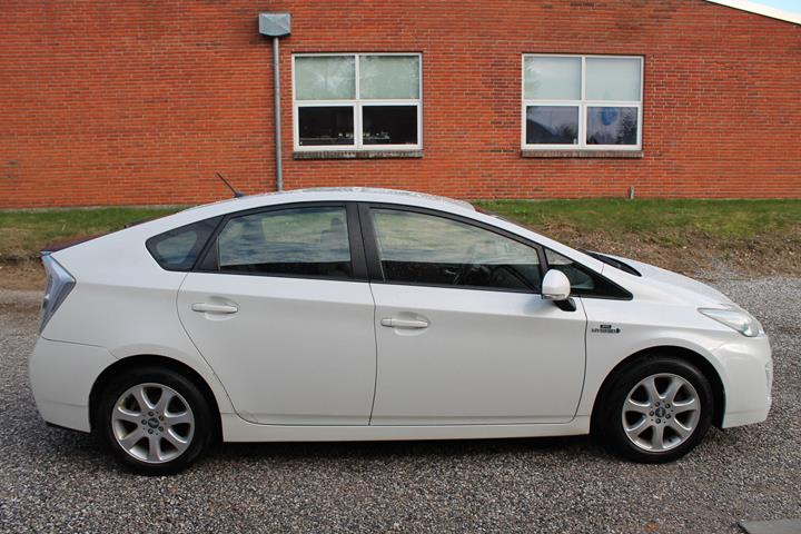Hvid Toyota Prius fra 2011