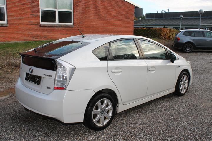 Hvid Toyota Prius fra 2011