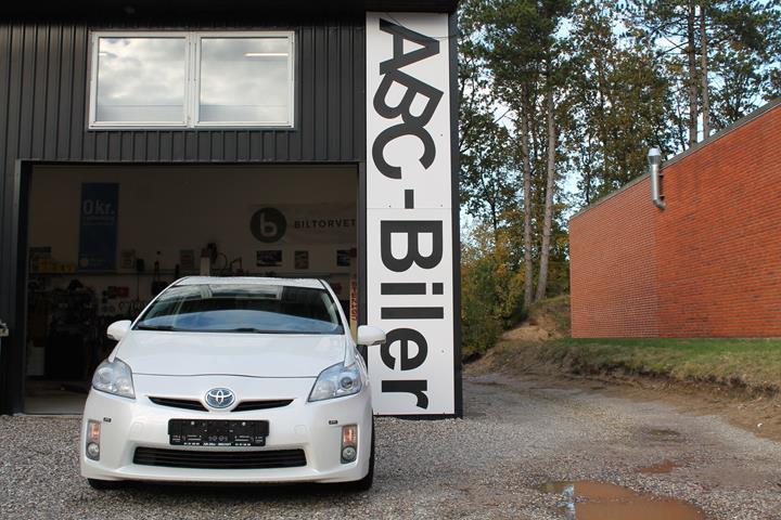 Hvid Toyota Prius fra 2011