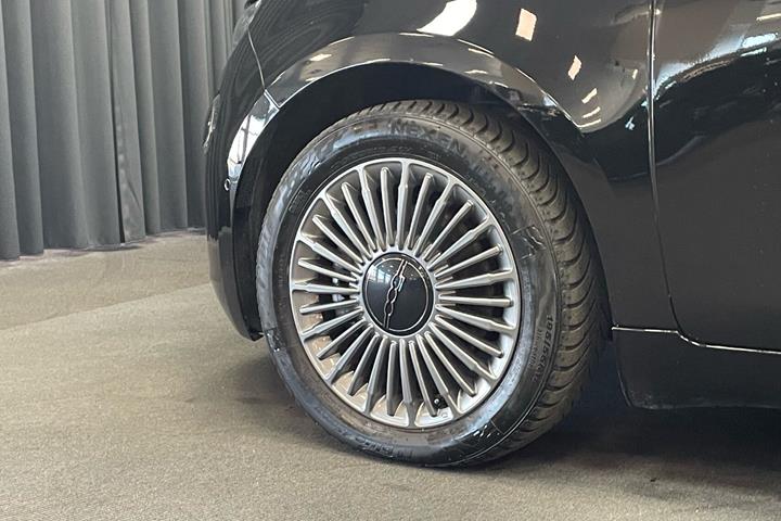 Sort Fiat 500e fra 2023