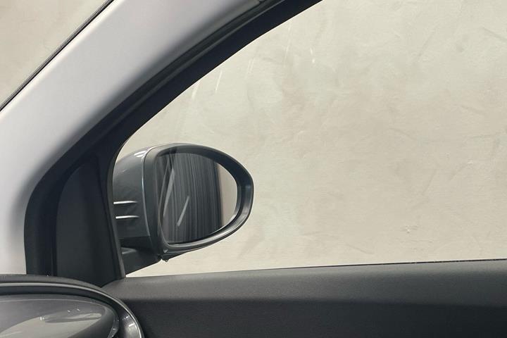 Grå Fiat 500e fra 2023