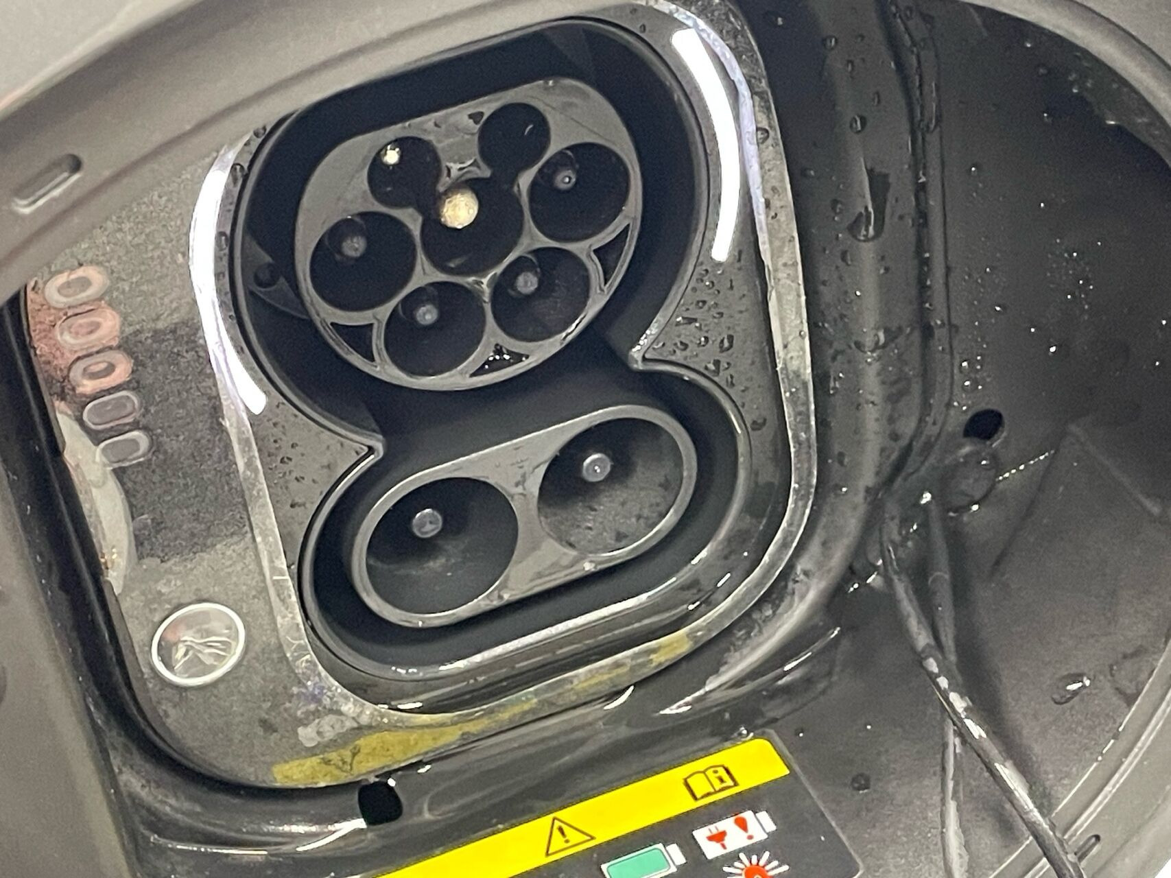 Grå Fiat 500e fra 2023