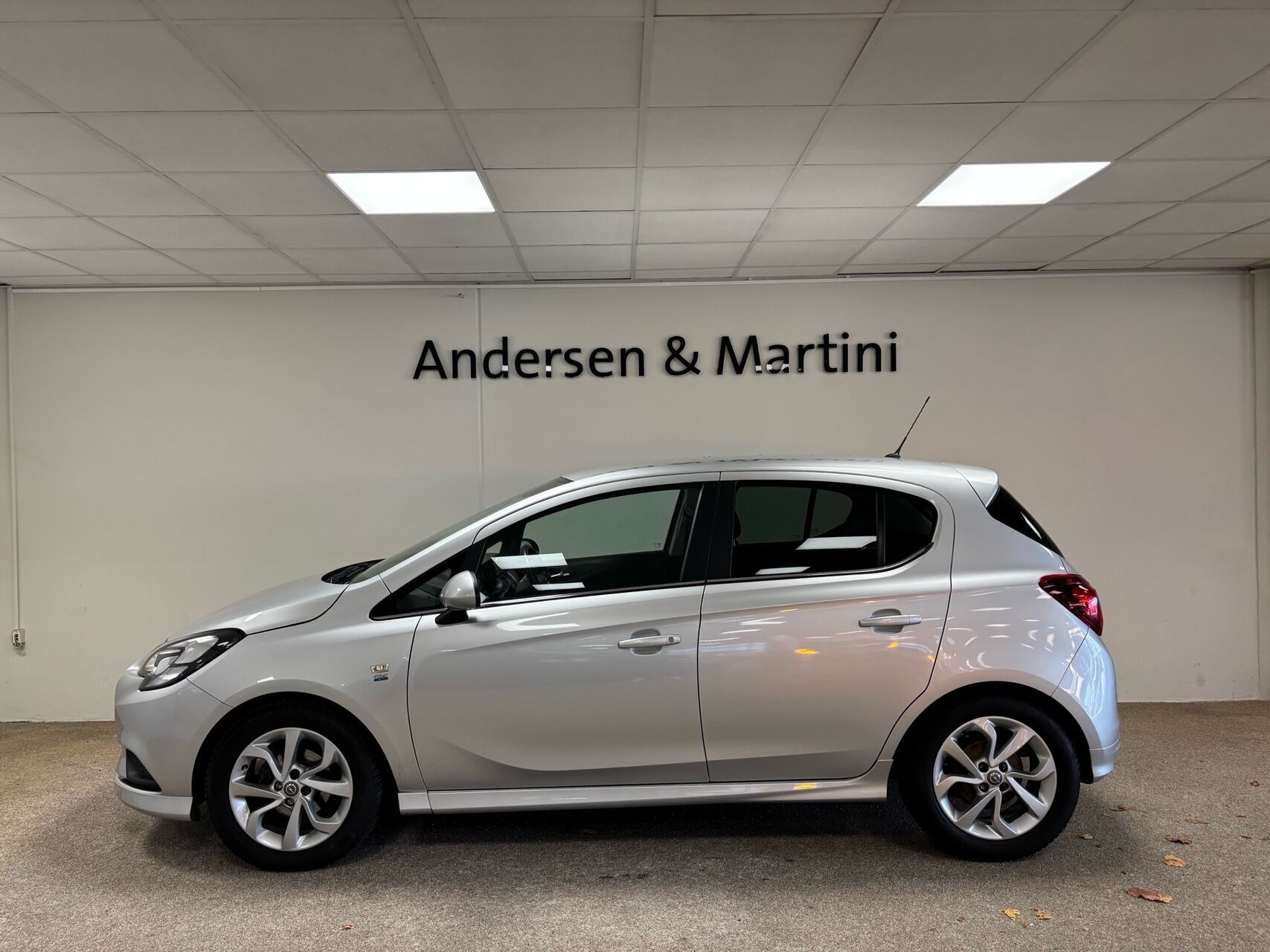 Grå Opel Corsa fra 2019