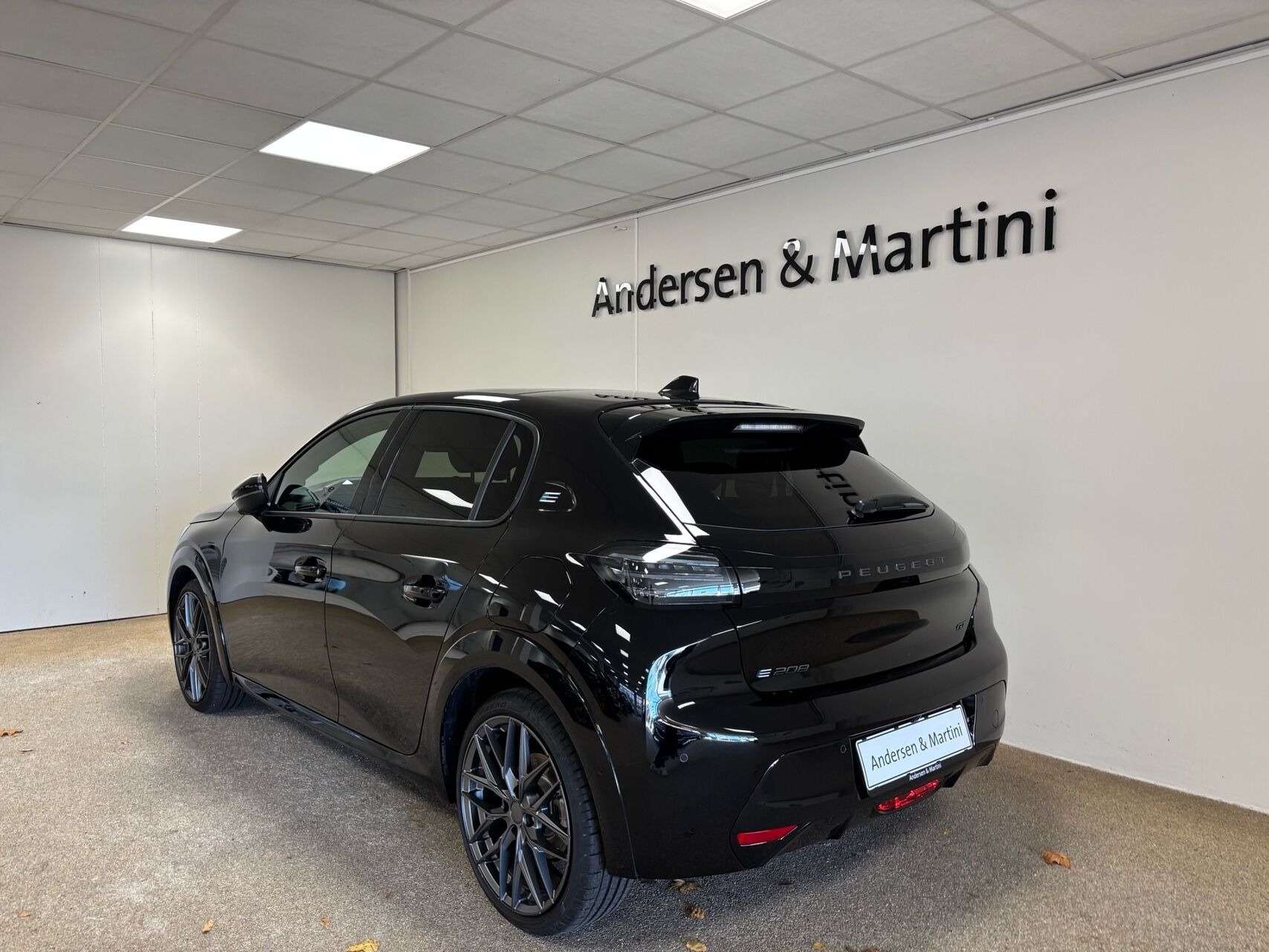 Sort Peugeot e-208 fra 2026