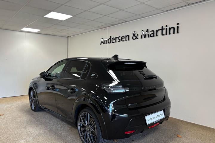 Sort Peugeot e-208 fra 2026