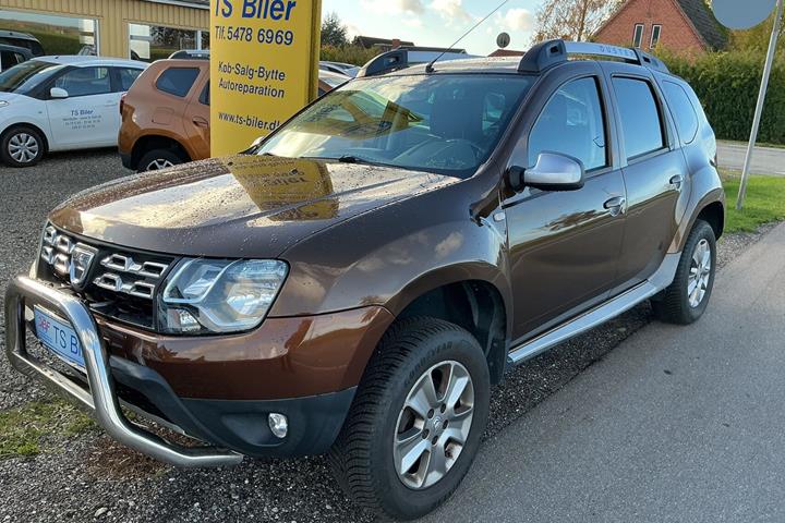 Brun Dacia Duster fra 2015