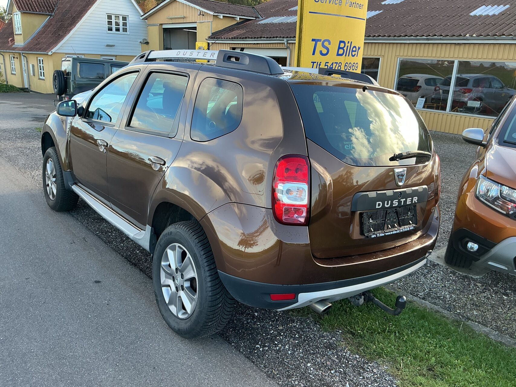 Brun Dacia Duster fra 2015