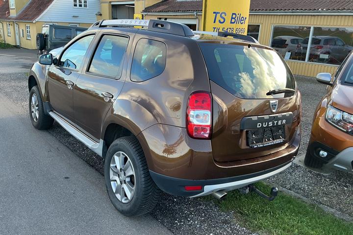 Brun Dacia Duster fra 2015