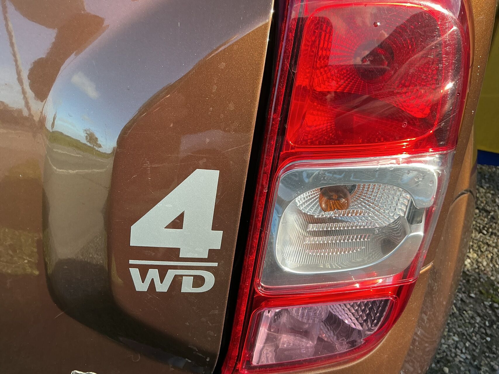 Brun Dacia Duster fra 2015