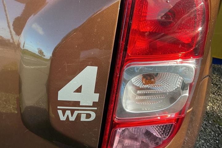 Brun Dacia Duster fra 2015