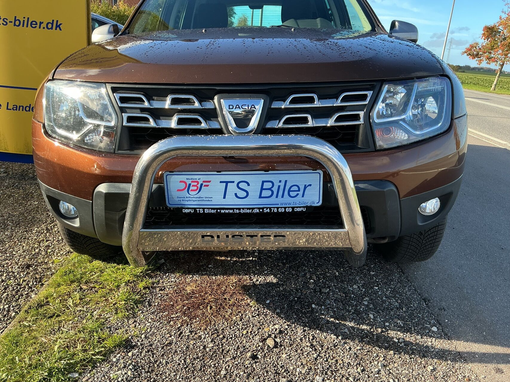 Brun Dacia Duster fra 2015
